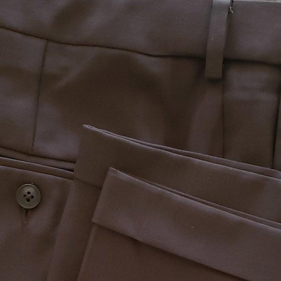 Haggar Classic Fit Premium Comfort Cuffed Dress Pant Pleated Front W38 L29 - Picture 7 of 7